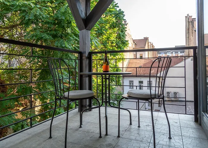 Rustic Central Studios By Lh